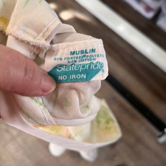 2 Vintage Standard Size pillowcases, yellow and orange floral, Stateprint - Picture 3 of 4